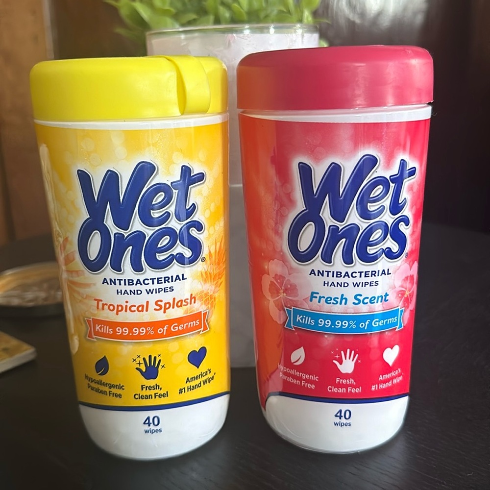 Wet ones antibacterial hand wipes